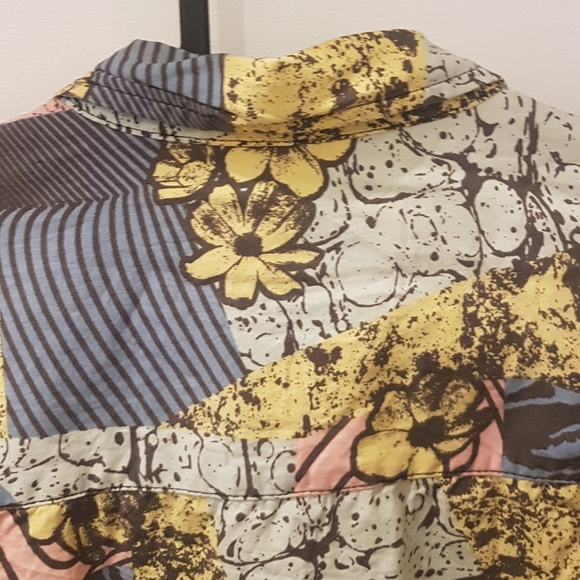 Small Amnesia Floral Short Sleeve Bottom up Shirt - Picture 7 of 7